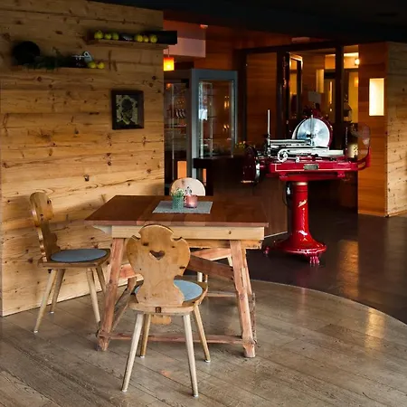 アパートホテル Auhof Wirtshaus &