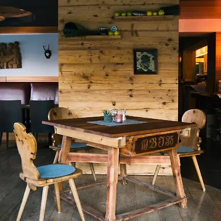 アパートホテル Auhof Wirtshaus &